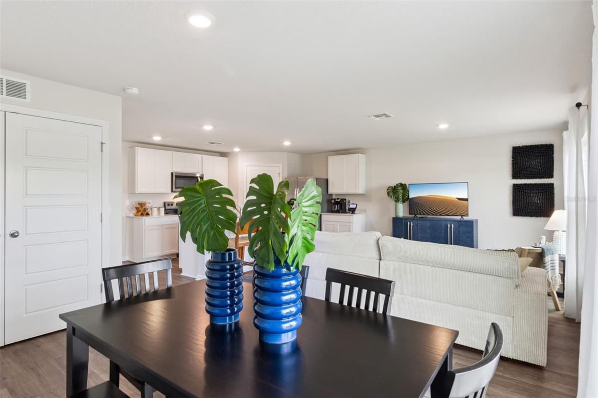 750 GREENWAY BOULEVARD — photo 18 of 35