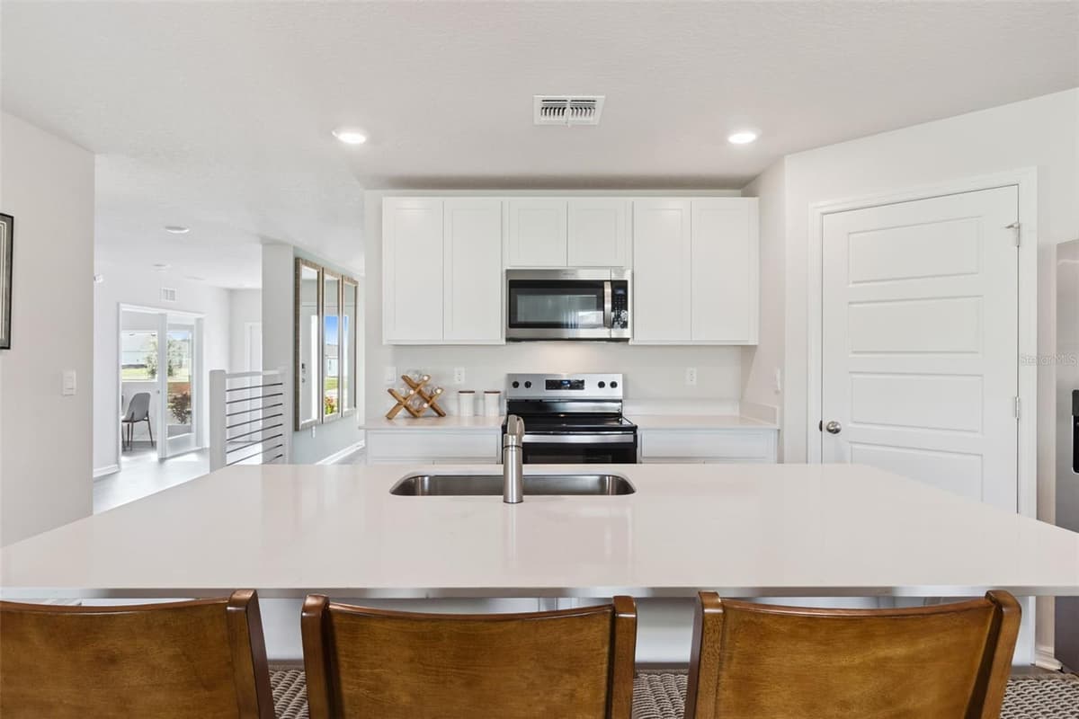 750 GREENWAY BOULEVARD — photo 5 of 35
