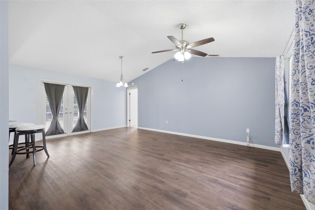 8178 ENGLISH ELM CIRCLE — photo 3 of 36