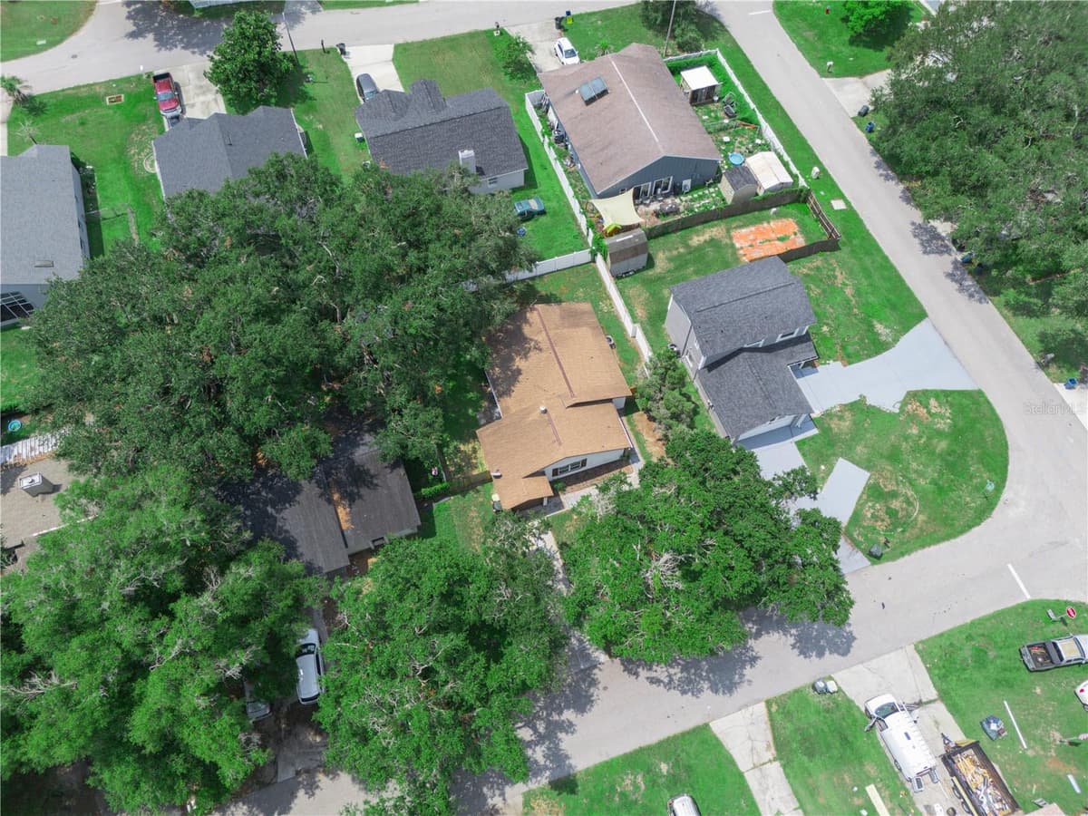 1665 SAILPOINT DRIVE — photo 4 of 39