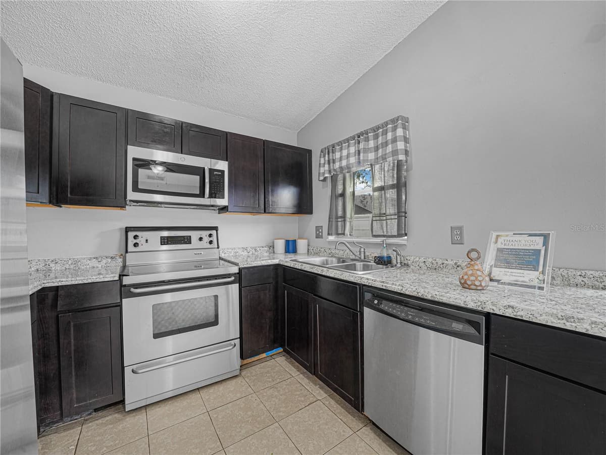1665 SAILPOINT DRIVE — photo 27 of 39