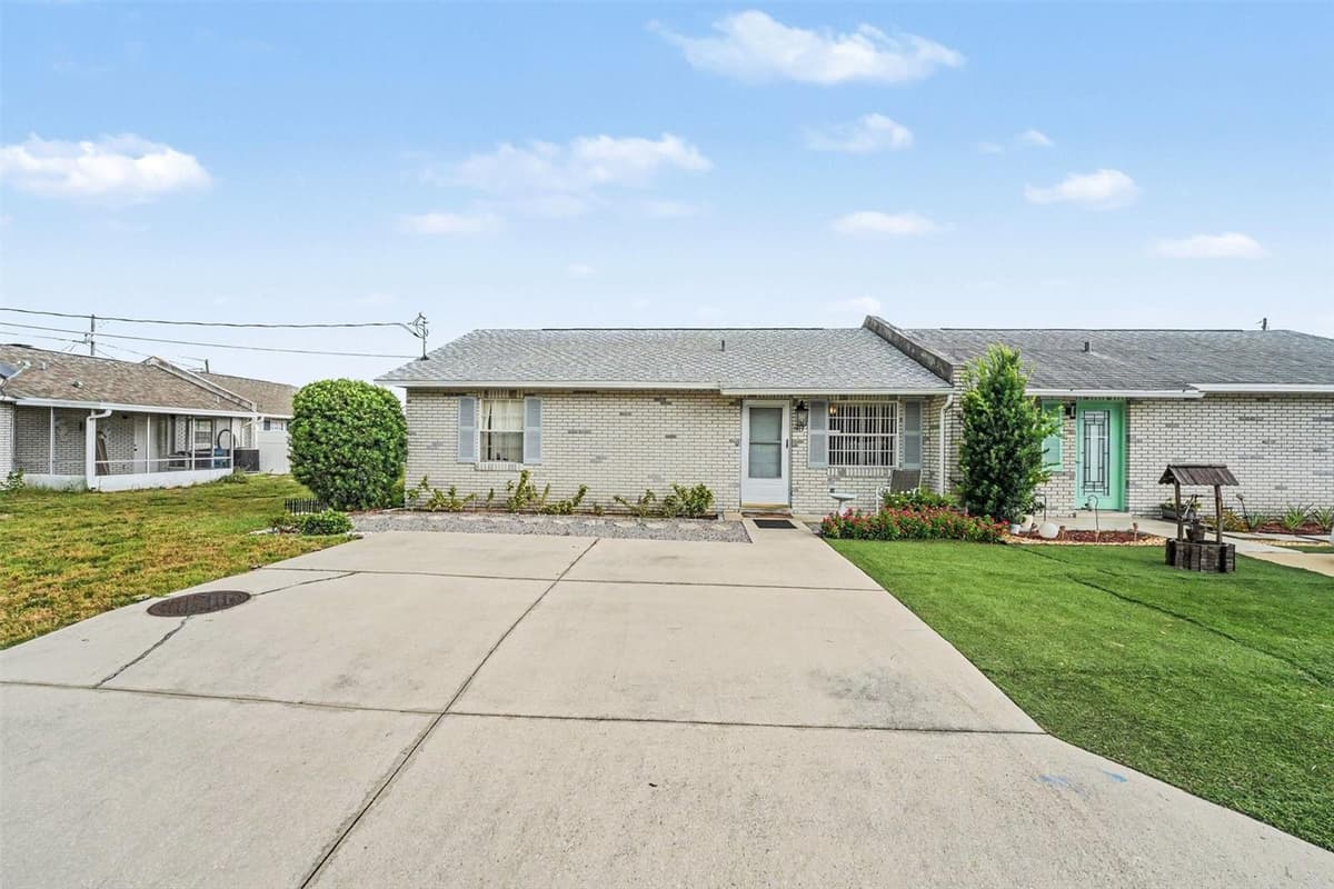 1413 THOUSAND ROSES DRIVE — photo 3 of 24