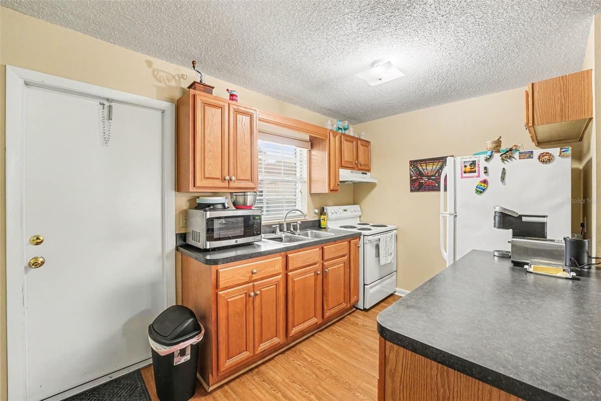 1413 THOUSAND ROSES DRIVE — photo 9 of 24