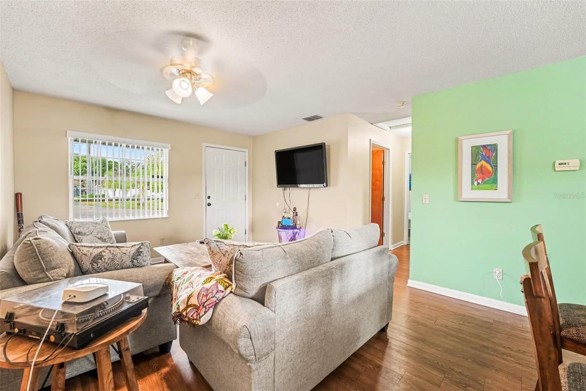 1413 THOUSAND ROSES DRIVE — photo 4 of 24