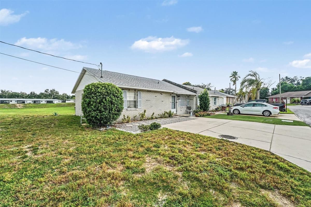 1413 THOUSAND ROSES DRIVE — photo 2 of 24