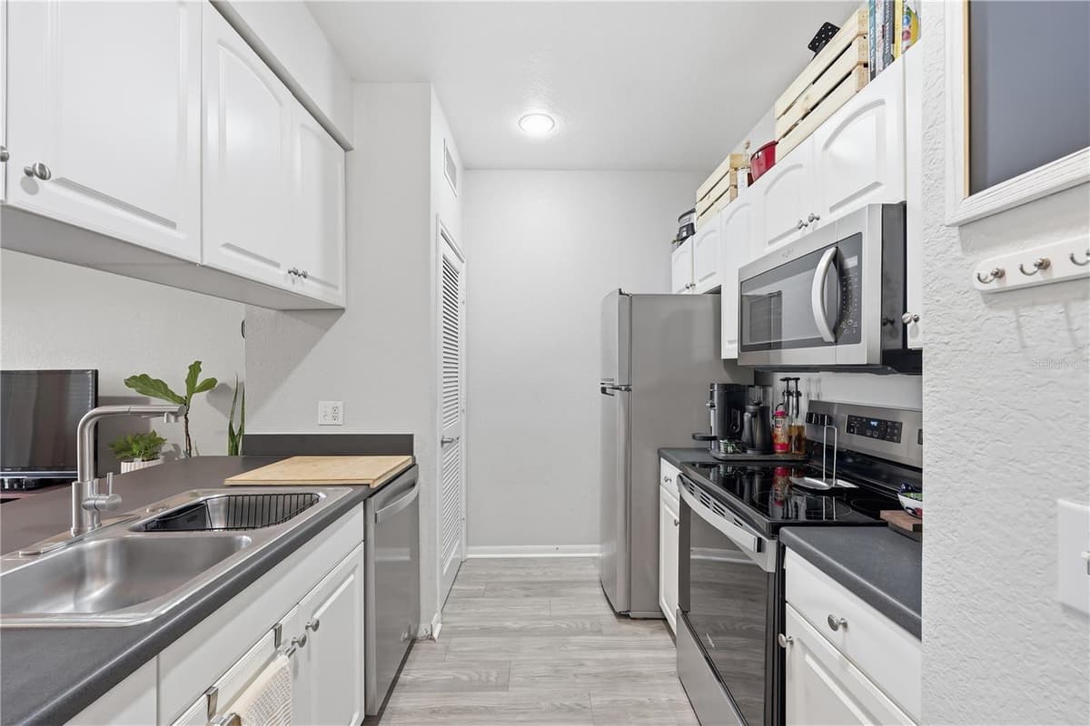 860 ORANGE AVENUE — photo 10 of 45