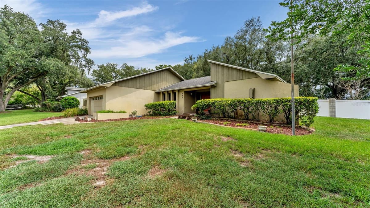 717 WOODHILL DRIVE — photo 42 of 49