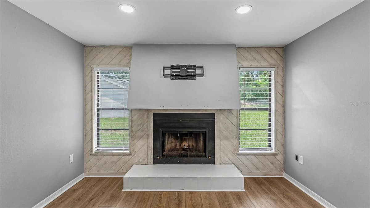 717 WOODHILL DRIVE — photo 13 of 49