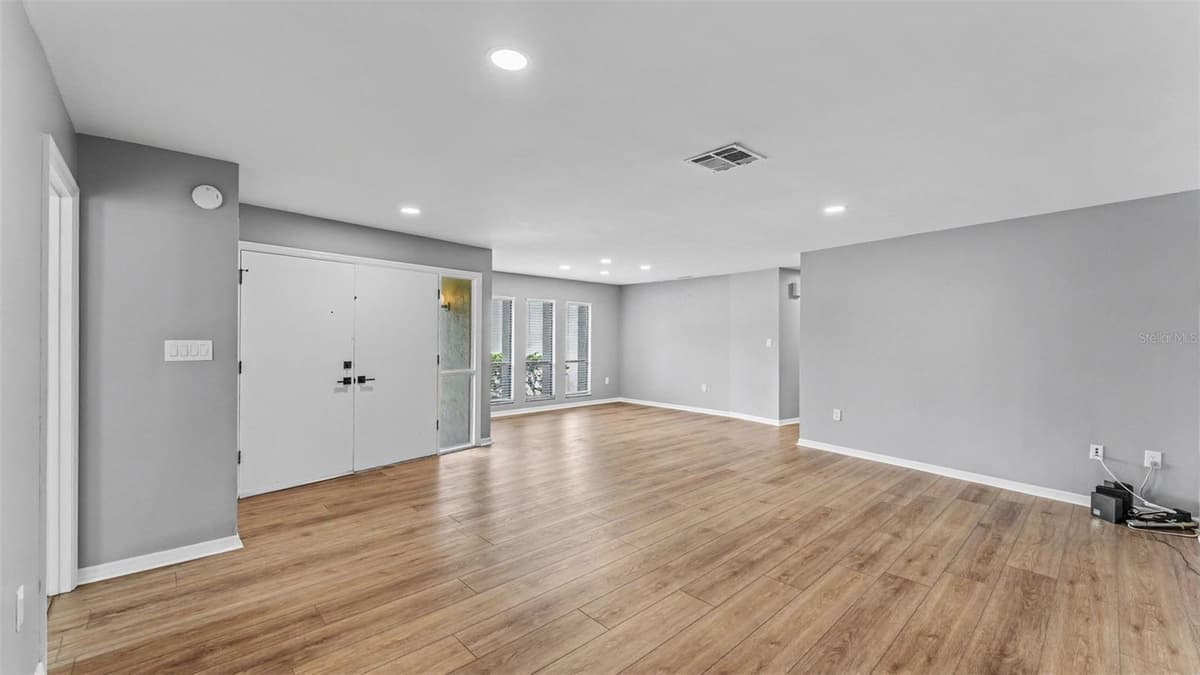 717 WOODHILL DRIVE — photo 6 of 49