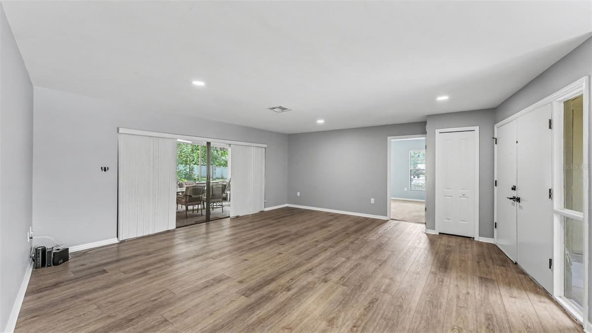 717 WOODHILL DRIVE — photo 4 of 49