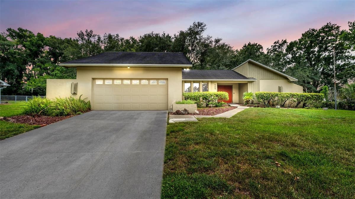 717 WOODHILL DRIVE — photo 1 of 49