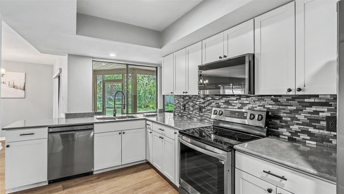 717 WOODHILL DRIVE — photo 8 of 49