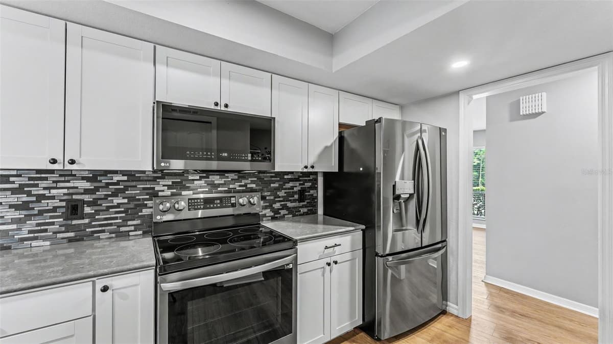 717 WOODHILL DRIVE — photo 10 of 49