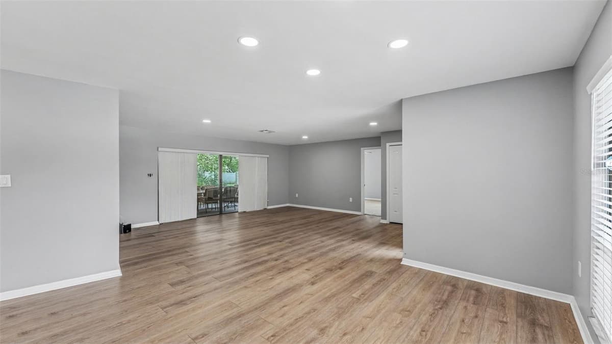 717 WOODHILL DRIVE — photo 26 of 49