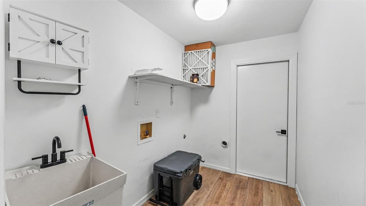717 WOODHILL DRIVE — photo 33 of 49
