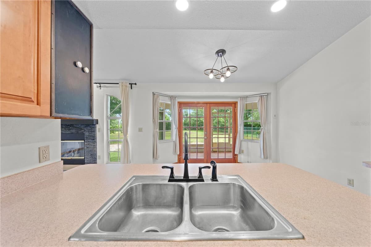 2810 WINDSONG LANE — photo 14 of 63