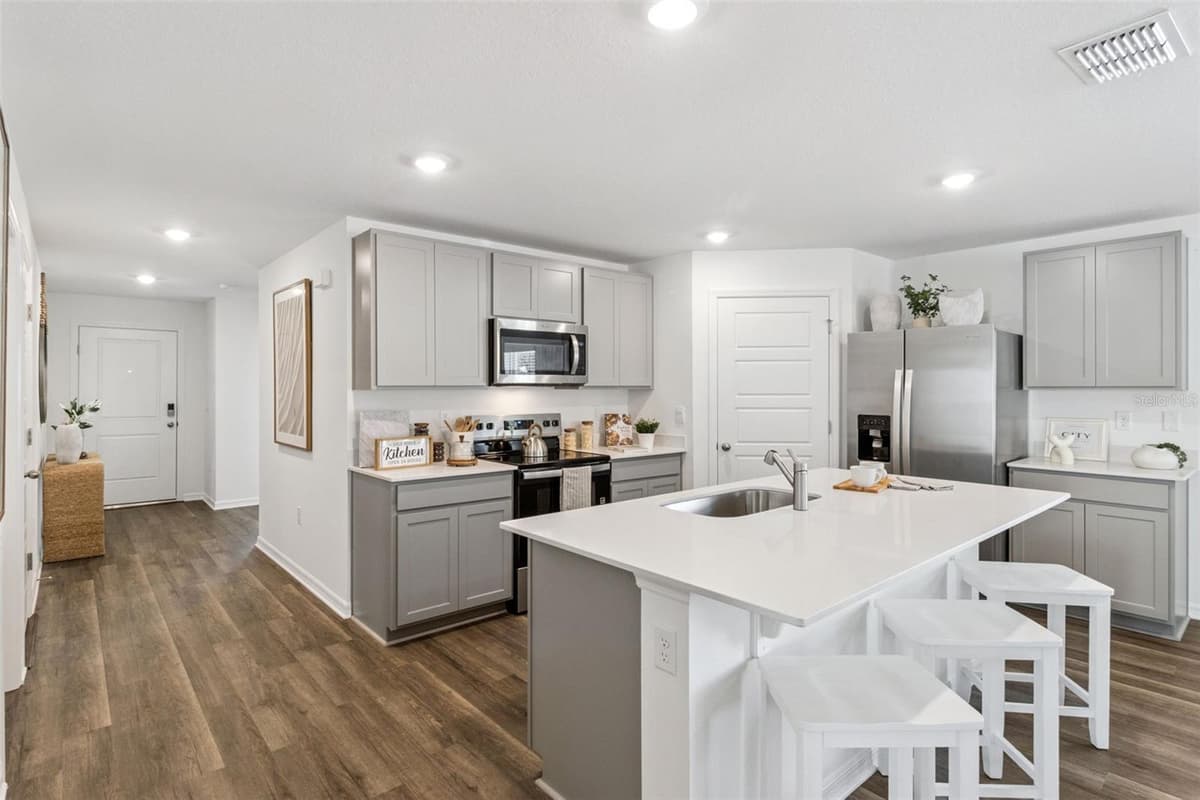 761 GREENWAY BOULEVARD — photo 10 of 32