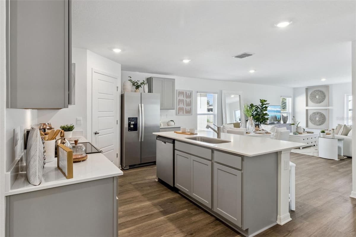 761 GREENWAY BOULEVARD — photo 11 of 32