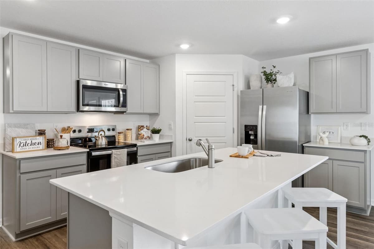761 GREENWAY BOULEVARD — photo 13 of 32