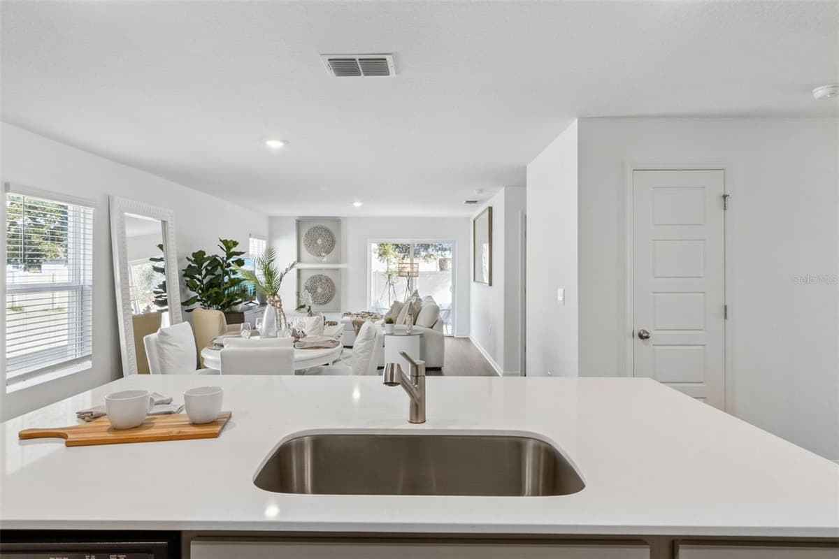 761 GREENWAY BOULEVARD — photo 15 of 32