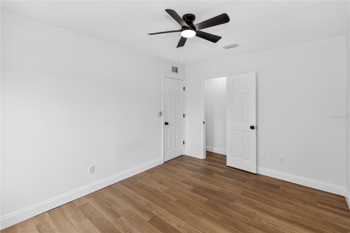 112 COLOMBA ROAD — photo 13 of 21