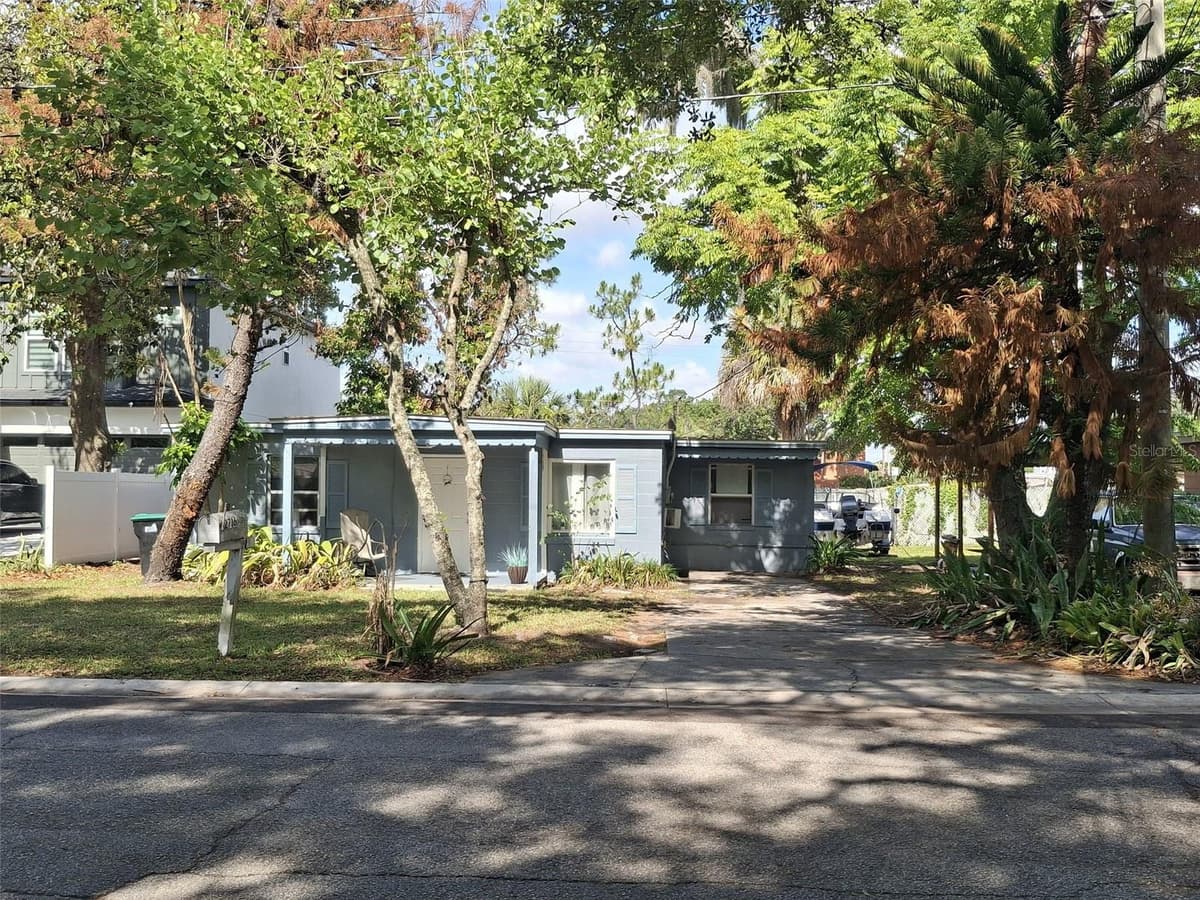 884 MICHIGAN STREET — photo 1 of 4