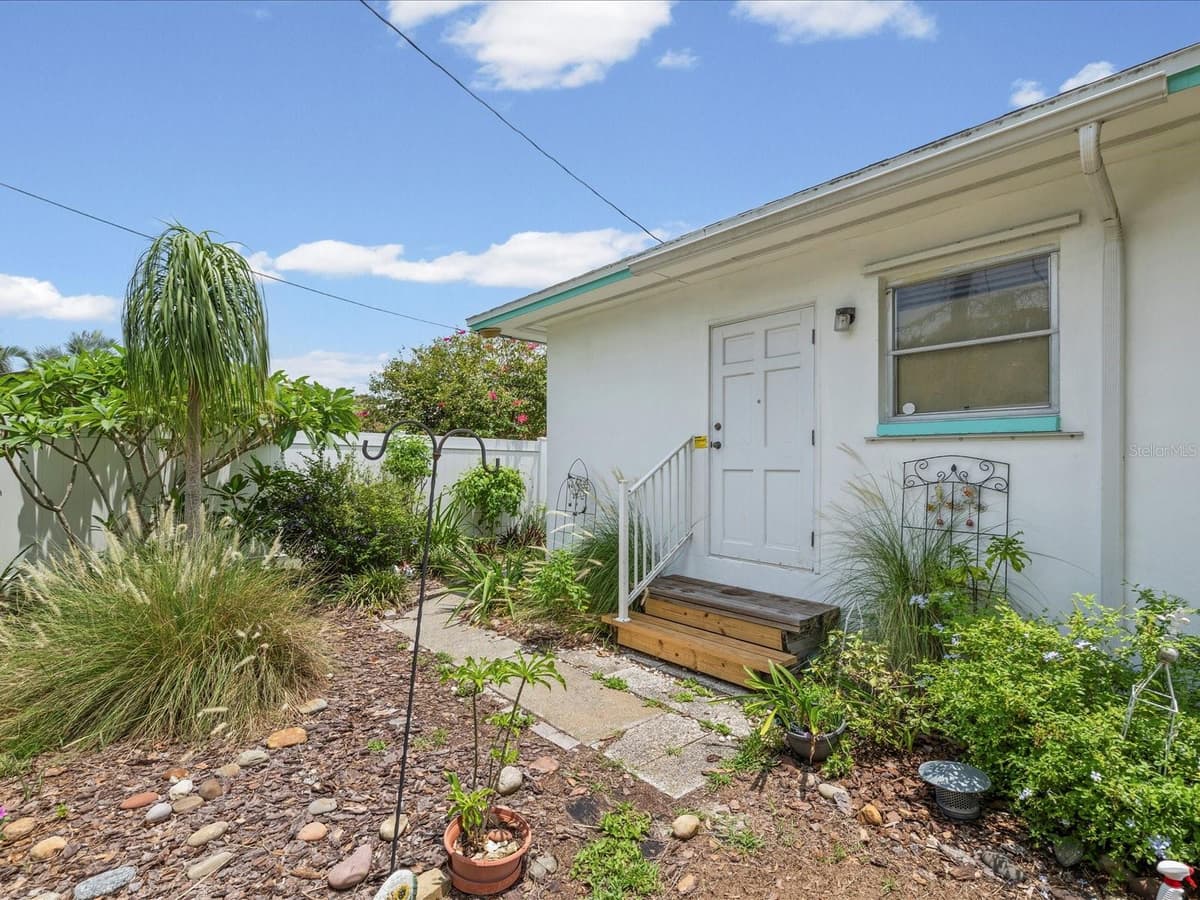 1006 DUMONT DRIVE — photo 35 of 74