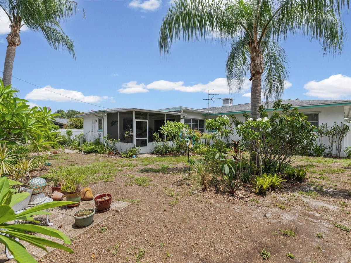 1006 DUMONT DRIVE — photo 32 of 74