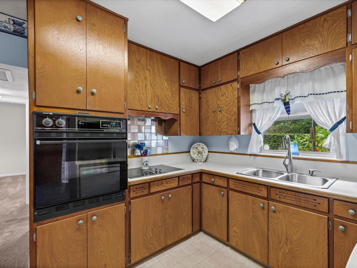 1006 DUMONT DRIVE — photo 13 of 74