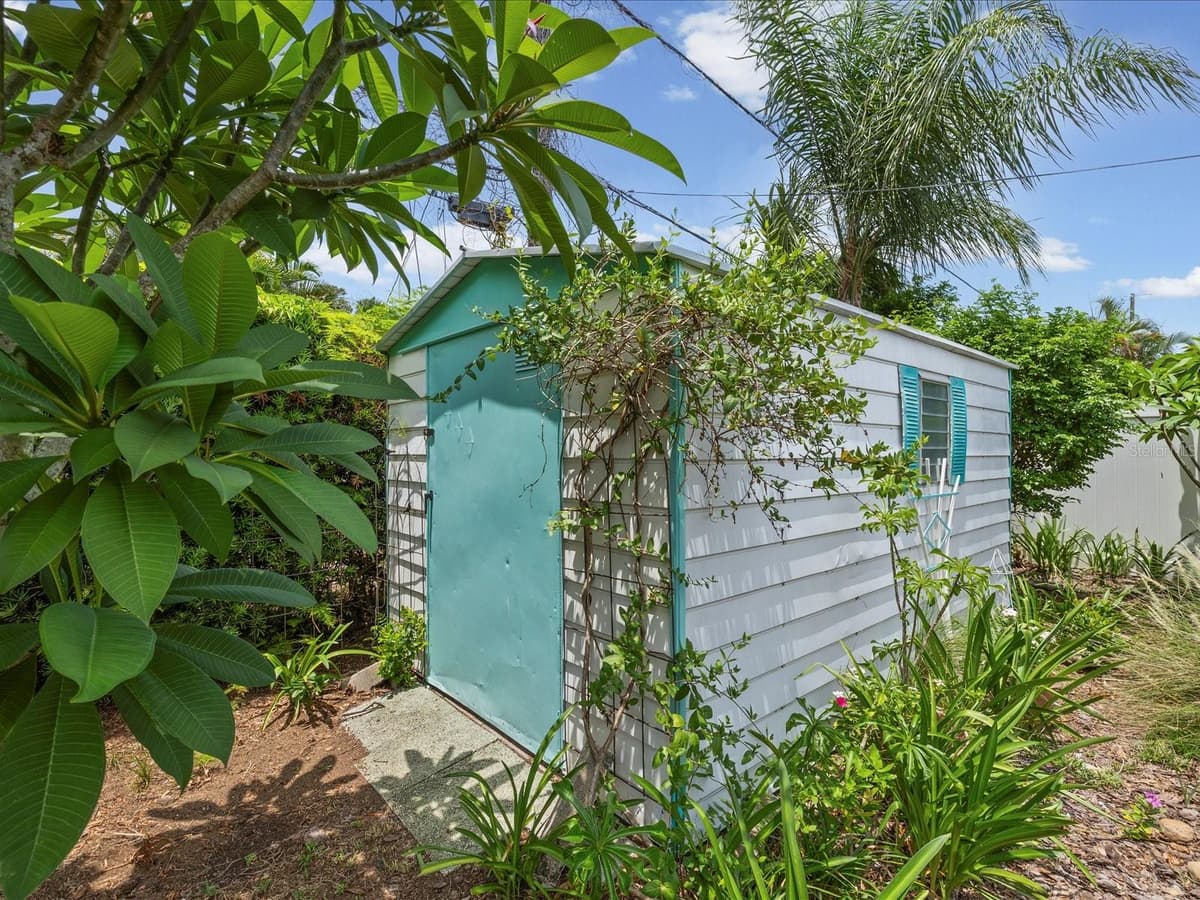 1006 DUMONT DRIVE — photo 36 of 74