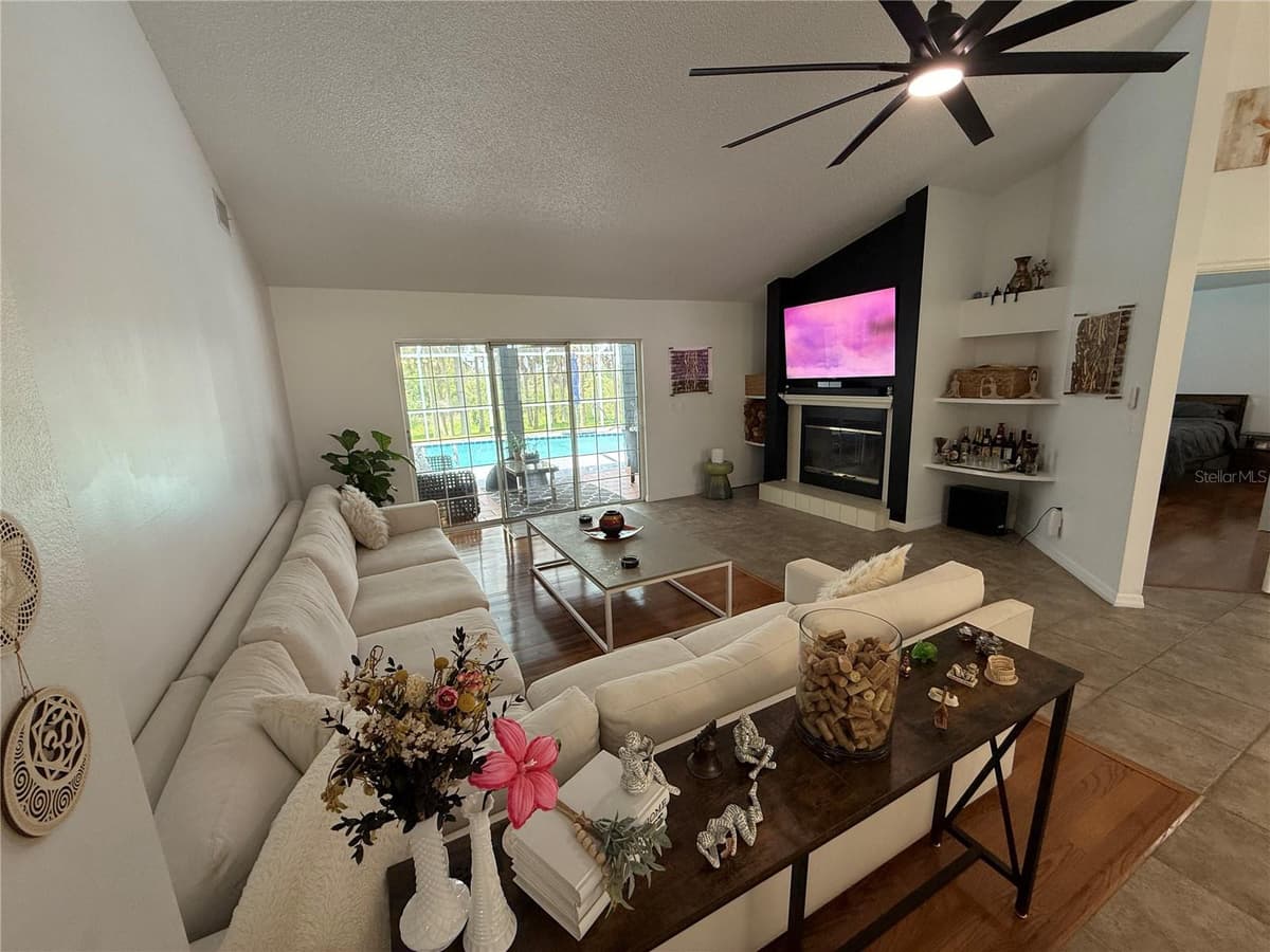 77 CIMMARON DRIVE — photo 15 of 47