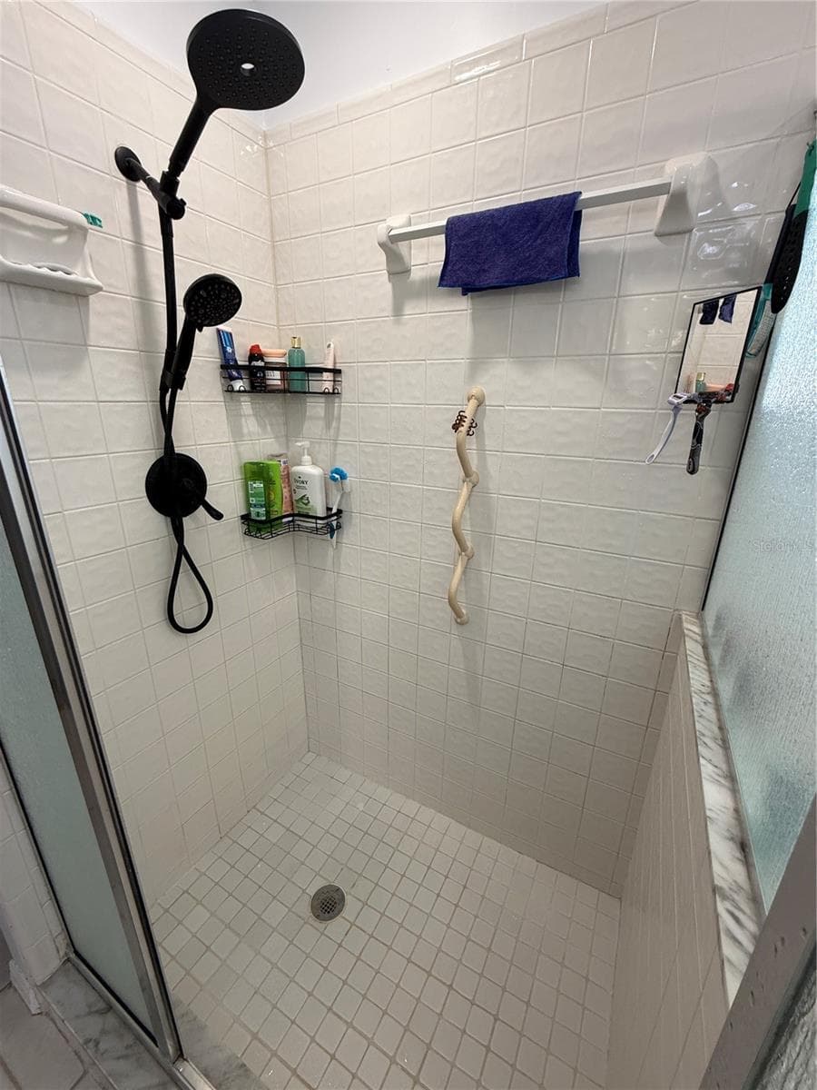 77 CIMMARON DRIVE — photo 8 of 47