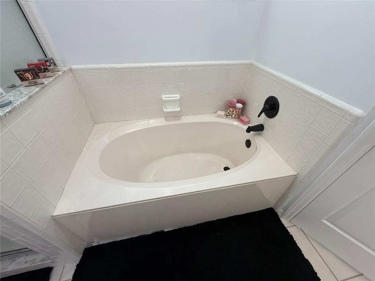 77 CIMMARON DRIVE — photo 9 of 47