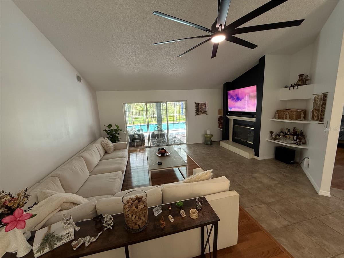 77 CIMMARON DRIVE — photo 14 of 47