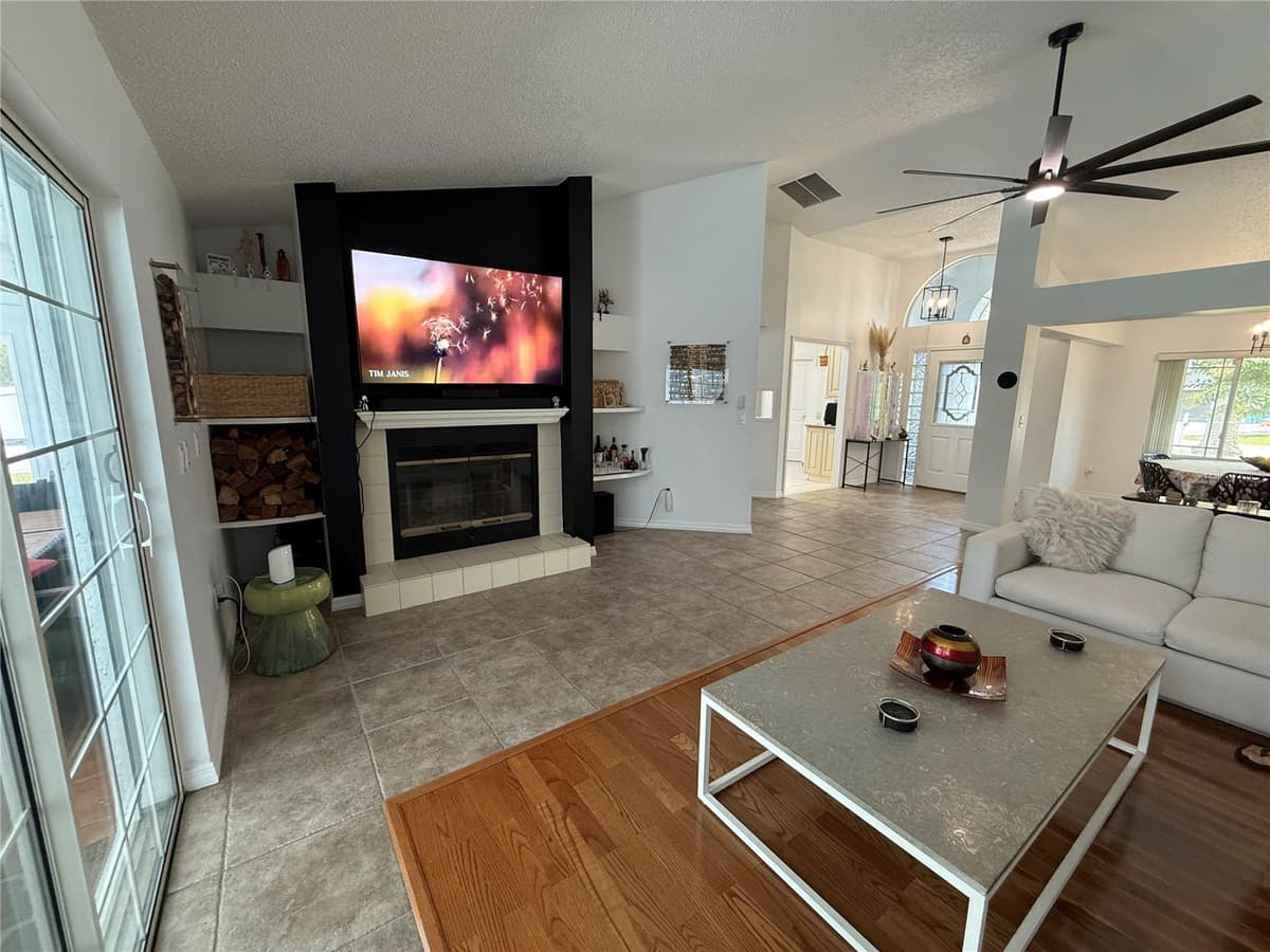 77 CIMMARON DRIVE — photo 3 of 47