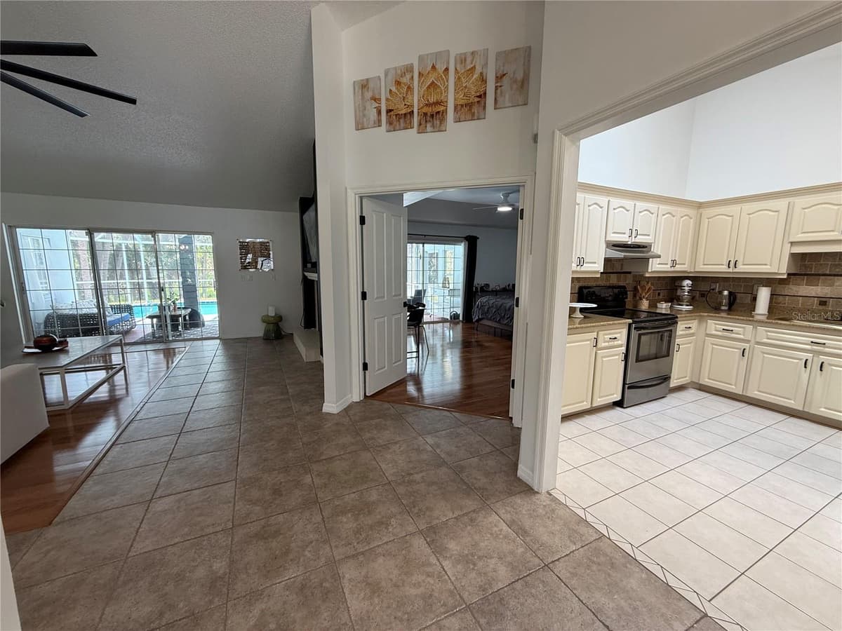 77 CIMMARON DRIVE — photo 4 of 47