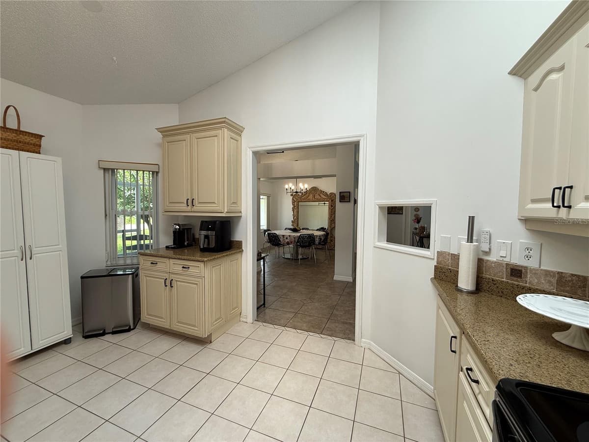 77 CIMMARON DRIVE — photo 17 of 47
