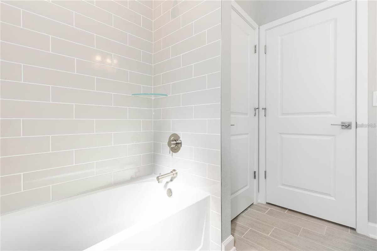 1011 KISMET PARKWAY — photo 14 of 18