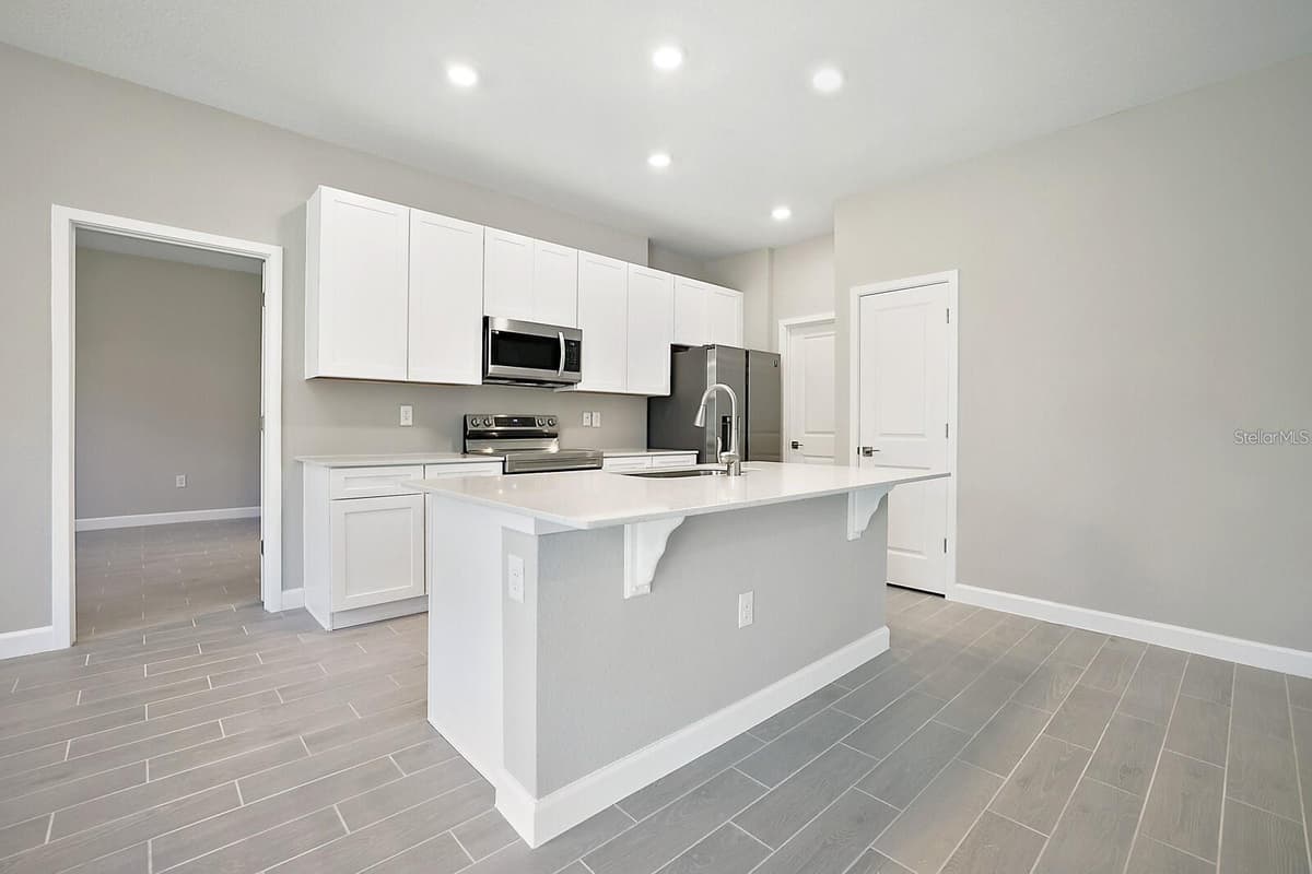 1011 KISMET PARKWAY — photo 6 of 18