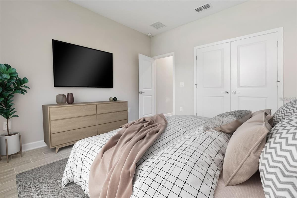 1011 KISMET PARKWAY — photo 15 of 18
