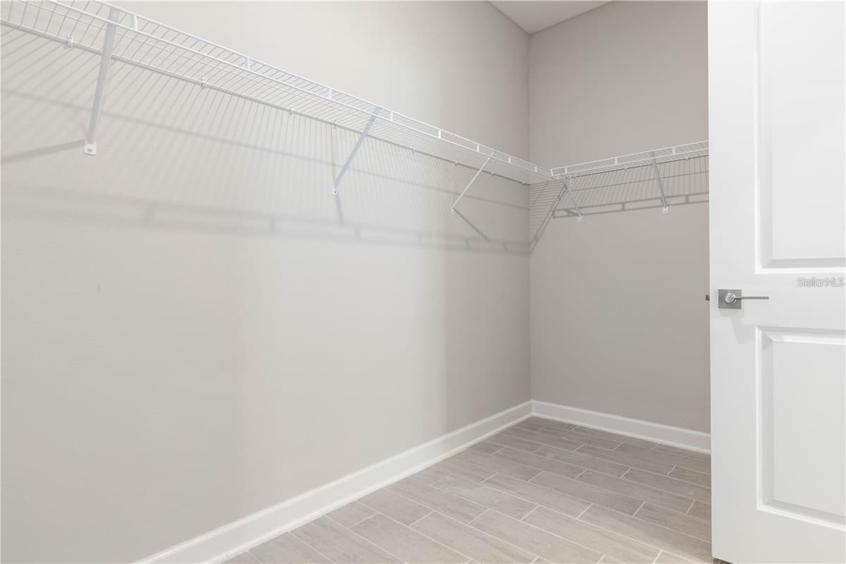 1011 KISMET PARKWAY — photo 11 of 18
