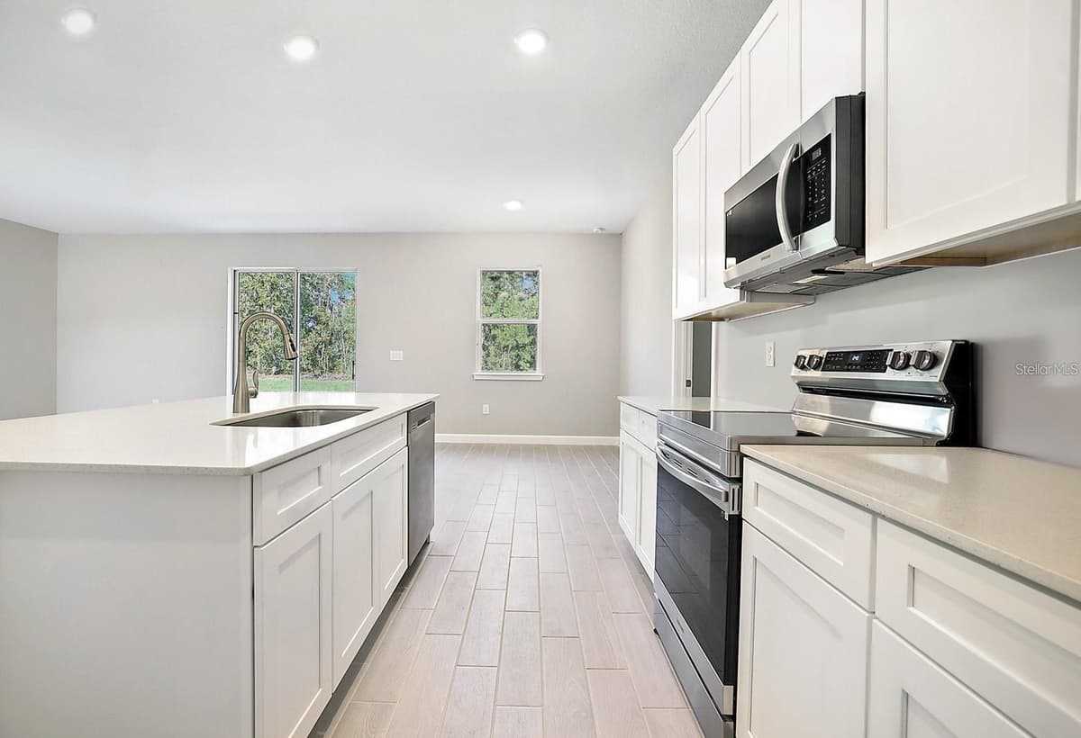1011 KISMET PARKWAY — photo 7 of 18