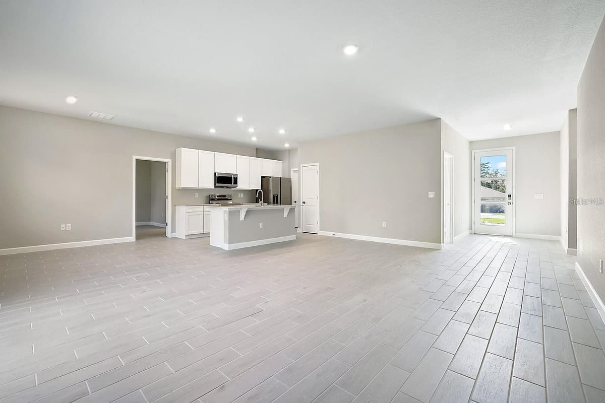 1011 KISMET PARKWAY — photo 5 of 18