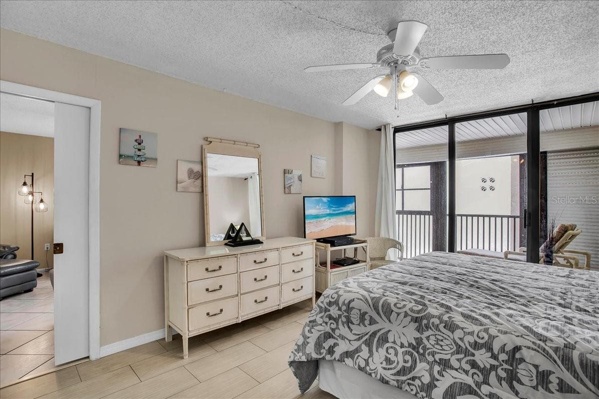 15462 GULF BOULEVARD — photo 21 of 46
