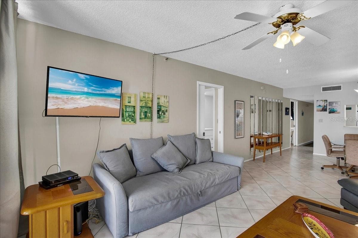 15462 GULF BOULEVARD — photo 5 of 46