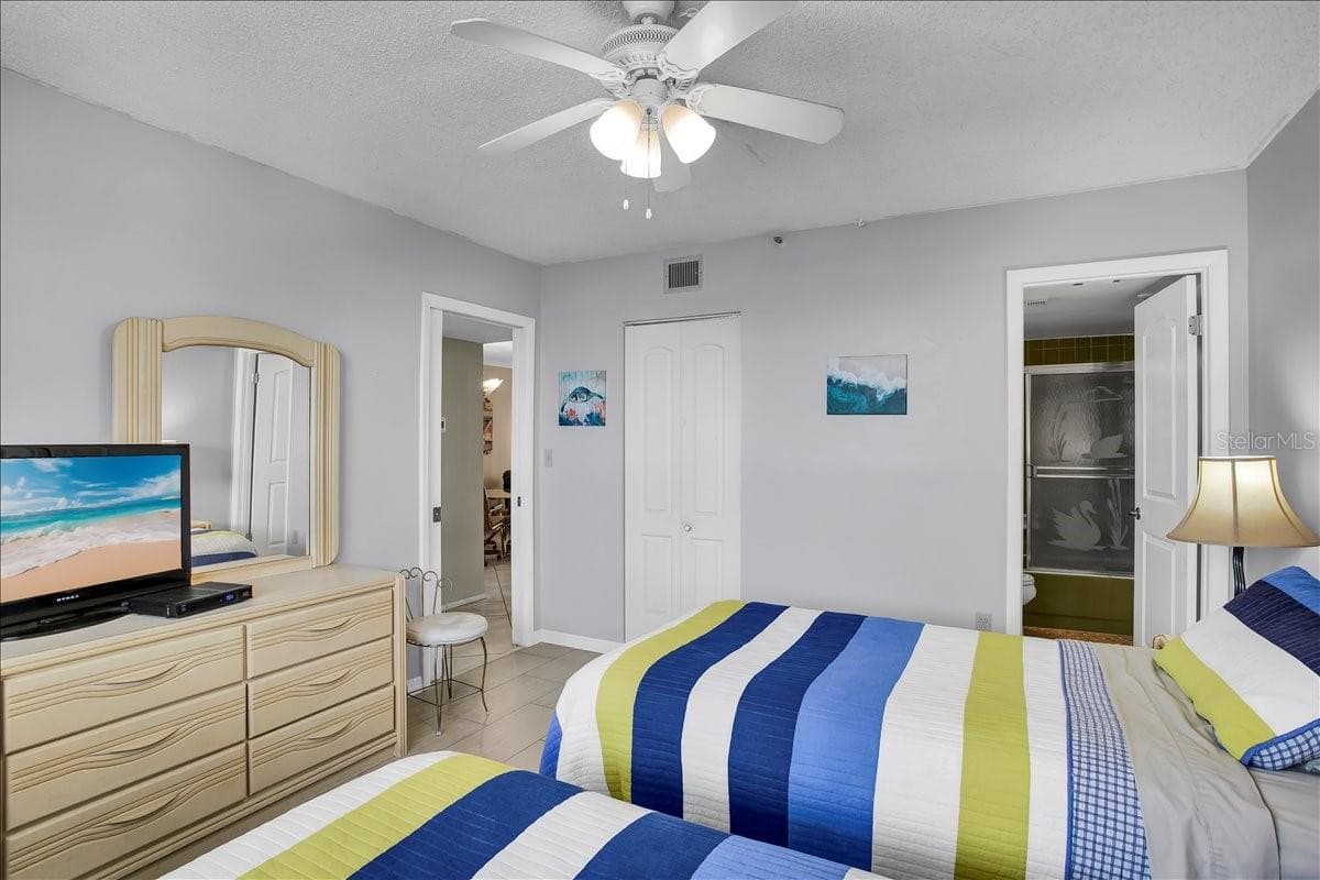 15462 GULF BOULEVARD — photo 27 of 46