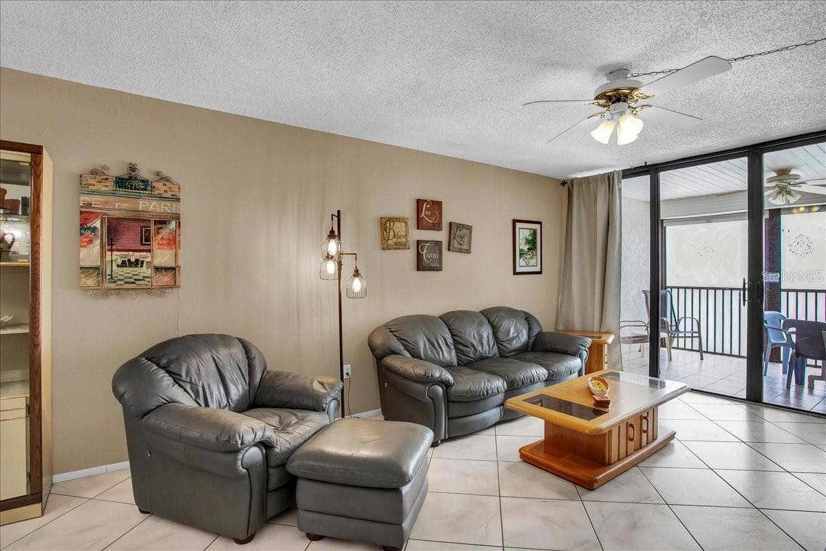 15462 GULF BOULEVARD — photo 7 of 46