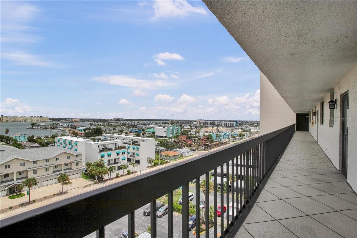 15462 GULF BOULEVARD — photo 30 of 46