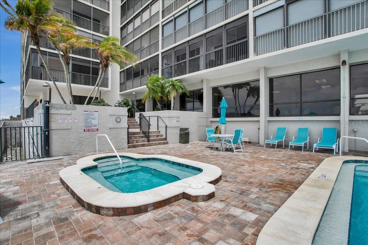 15462 GULF BOULEVARD — photo 41 of 46