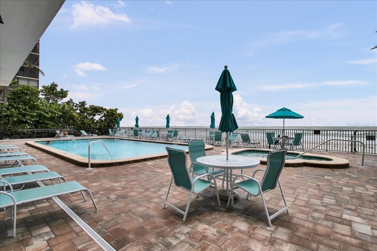15462 GULF BOULEVARD — photo 3 of 46